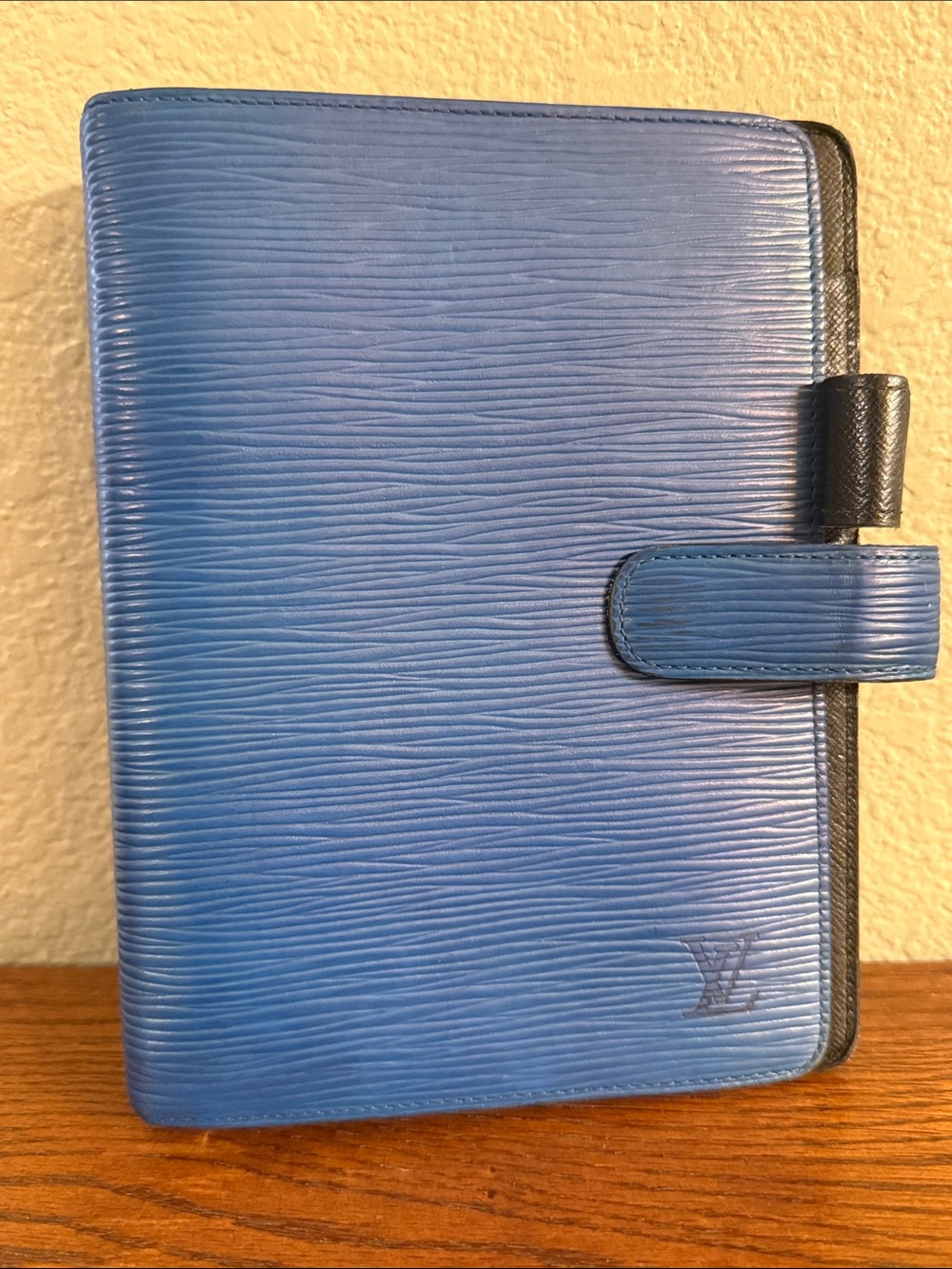 Louis Vuitton Blue Epi Leather MM planner card holder SP0917